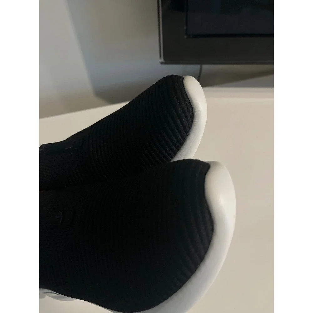 Skechers Hands Free Slip-ins Relaxed Fit Black White Knit Sneakers 124855
